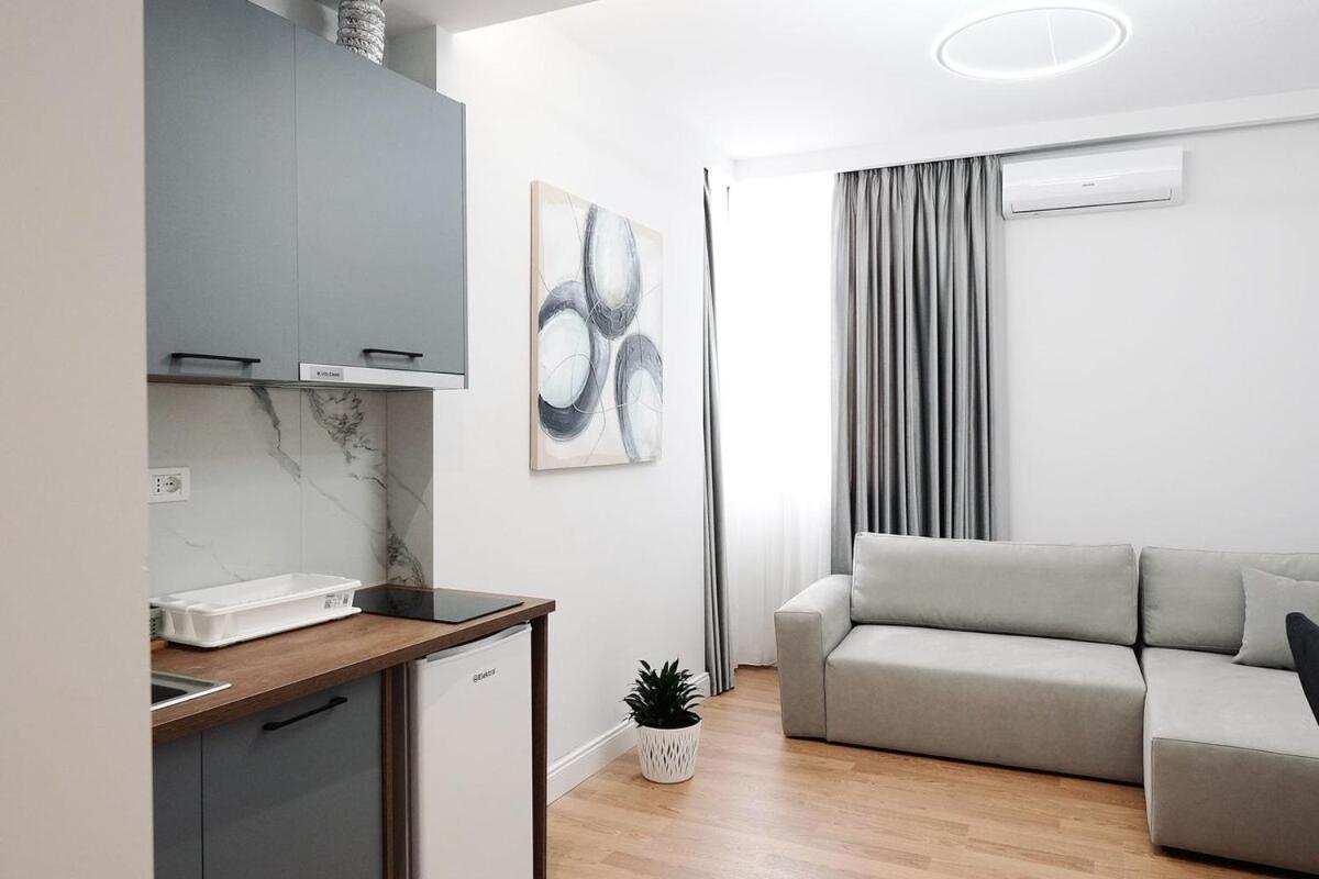 102 Cirk Tirana